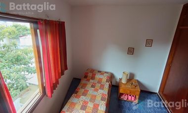 OPORTUNIDAD! triplex cerca del mar con cochera y parrilla