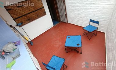OPORTUNIDAD! triplex cerca del mar con cochera y parrilla