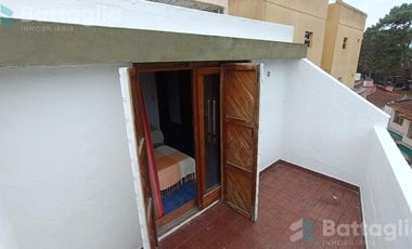 OPORTUNIDAD! triplex cerca del mar con cochera y parrilla