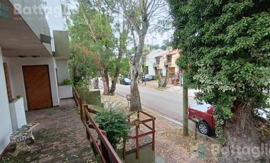 OPORTUNIDAD! triplex cerca del mar con cochera y parrilla