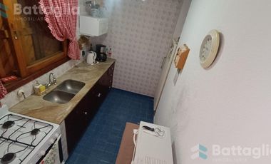 OPORTUNIDAD! triplex cerca del mar con cochera y parrilla