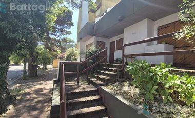 OPORTUNIDAD! triplex cerca del mar con cochera y parrilla