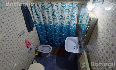 OPORTUNIDAD! triplex cerca del mar con cochera y parrilla