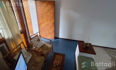 OPORTUNIDAD! triplex cerca del mar con cochera y parrilla
