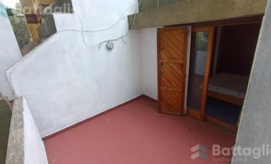 OPORTUNIDAD! triplex cerca del mar con cochera y parrilla