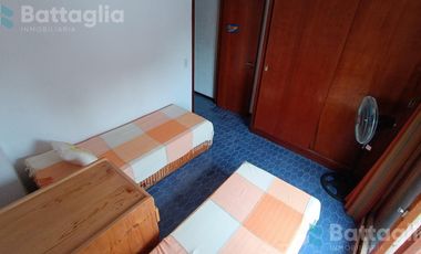 OPORTUNIDAD! triplex cerca del mar con cochera y parrilla