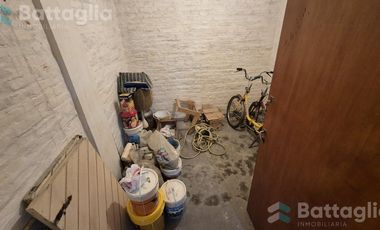 OPORTUNIDAD! triplex cerca del mar con cochera y parrilla