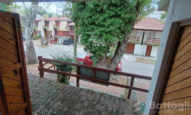 OPORTUNIDAD! triplex cerca del mar con cochera y parrilla