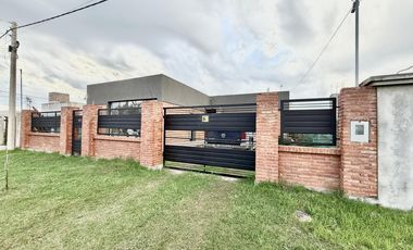 VENTA - Casa 2 dormitorios en Punta Chacra, Roldan