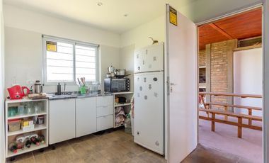 Venta de Casa 2 dormitorios con pileta quincho y jardin apta credito roldan