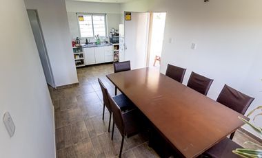 Venta de Casa 2 dormitorios con pileta quincho y jardin apta credito roldan