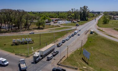 Venta de Casa 2 dormitorios con pileta quincho y jardin apta credito roldan