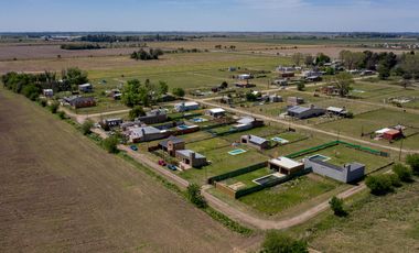 Venta de Casa 2 dormitorios con pileta quincho y jardin apta credito roldan