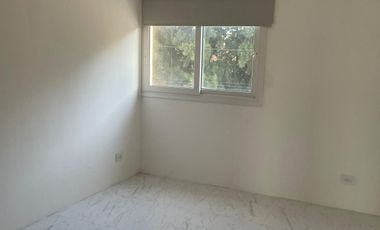 Venta - Casa 4 ambientes con jardín y pileta - Lagos de Canning