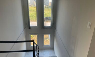 Venta - Casa 4 ambientes con jardín y pileta - Lagos de Canning