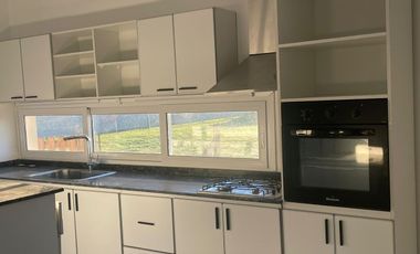 Venta - Casa 4 ambientes con jardín y pileta - Lagos de Canning