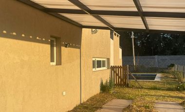 Venta - Casa 4 ambientes con jardín y pileta - Lagos de Canning