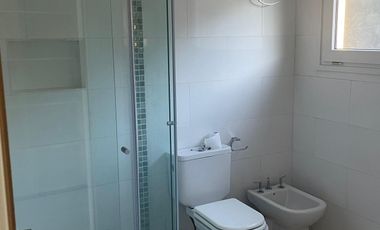 Venta - Casa 4 ambientes con jardín y pileta - Lagos de Canning