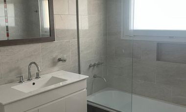 Venta - Casa 4 ambientes con jardín y pileta - Lagos de Canning