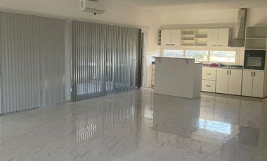 Venta - Casa 4 ambientes con jardín y pileta - Lagos de Canning