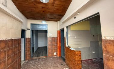 Casa tres ambientes a la venta en Wilde