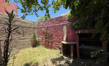 Casa tres ambientes a la venta en Wilde