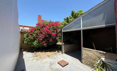 Casa tres ambientes a la venta en Wilde