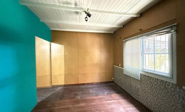 Casa tres ambientes a la venta en Wilde