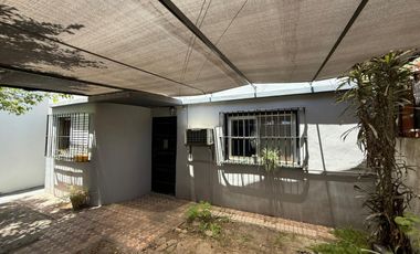 Casa tres ambientes a la venta en Wilde