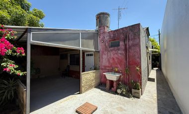 Casa tres ambientes a la venta en Wilde