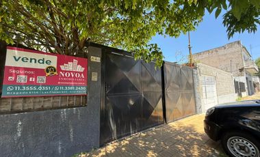 Casa tres ambientes a la venta en Wilde