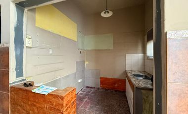 Casa tres ambientes a la venta en Wilde