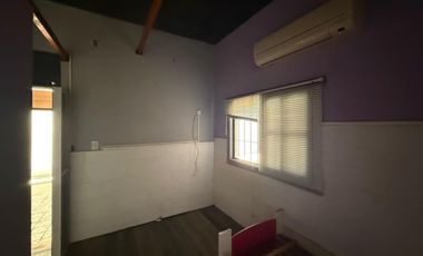 Casa tres ambientes a la venta en Wilde