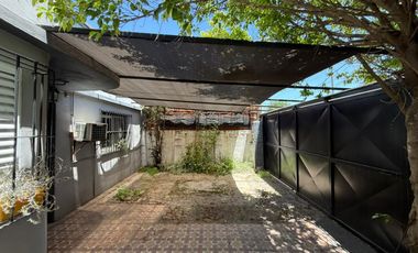 Casa tres ambientes a la venta en Wilde