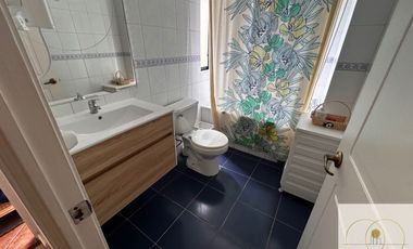 Departamento en venta c/ estacionamiento en Rocas de Santo Domingo