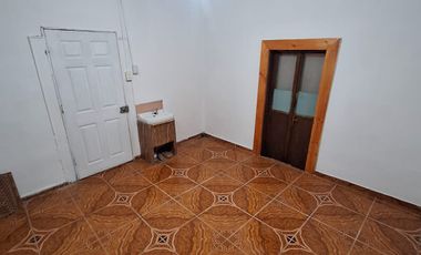 SE ARRIENDA CASA EN PLENO CENTRO CON LOCAL COMERCIAL