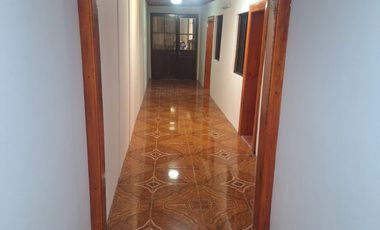 SE ARRIENDA CASA EN PLENO CENTRO CON LOCAL COMERCIAL
