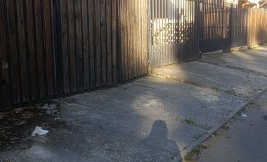 LINDA CASA DE DOS PISOS, REMODELADA