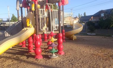 LINDA CASA DE DOS PISOS, REMODELADA