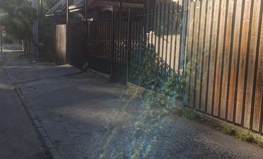 LINDA CASA DE DOS PISOS, REMODELADA