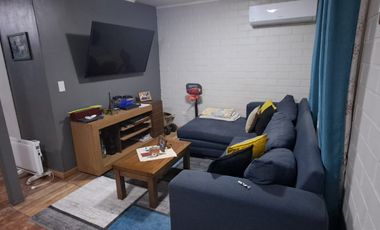 LINDA CASA DE DOS PISOS, REMODELADA