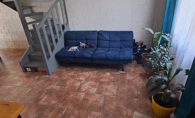 LINDA CASA DE DOS PISOS, REMODELADA