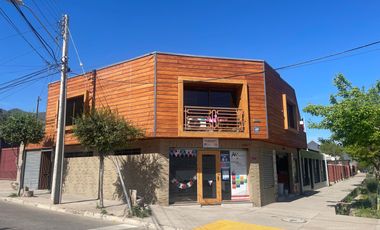 Céntrica propiedad con 6 locales comerciales en la localidad de Cabildo, Region Valparaíso