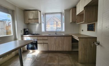 CASA AL INTERIOR DE CONDOMINIO EN PINARES CHIGUAYANTE.