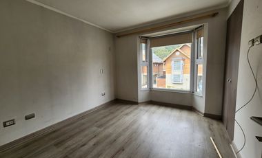 CASA AL INTERIOR DE CONDOMINIO EN PINARES CHIGUAYANTE.