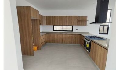 Casa en venta en cañadas del arroyo