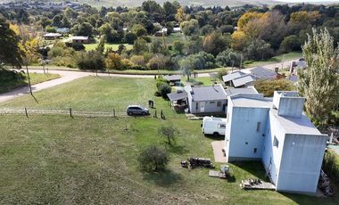 Complejo En Venta Barrio Golf Sierra De La Ventana. Gran Oportunidad, Frente Al Rio Con Hermosas Vistas Y Gran Cercanía Al Centro Comercial.