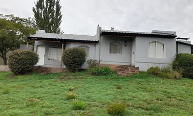 Complejo En Venta Barrio Golf Sierra De La Ventana. Gran Oportunidad, Frente Al Rio Con Hermosas Vistas Y Gran Cercanía Al Centro Comercial.