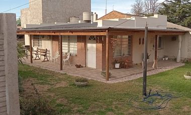 Casa En Venta En Sierra De La Ventana Con Jardín