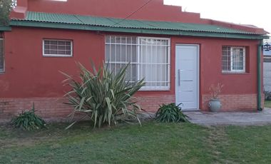 Casa En Venta En Sierra De La Ventana Con Jardín